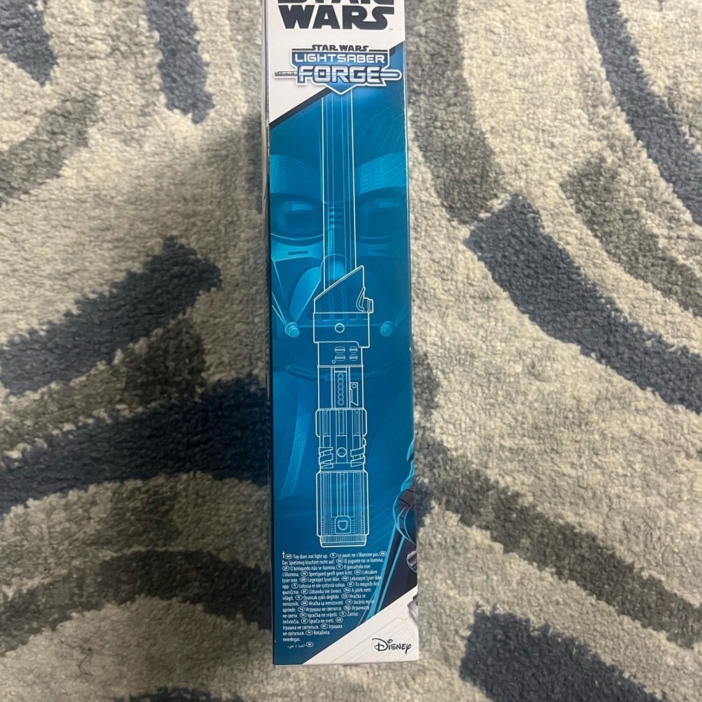 Star Wars Lightsaber Forge Toy - Picture 4 of 4
